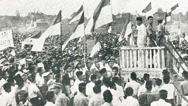 Presiden Sukarno Berpidato Menyemangati Rakyat di Lapangan Ikada, 19 September 1945 - commons.wikimedia.org