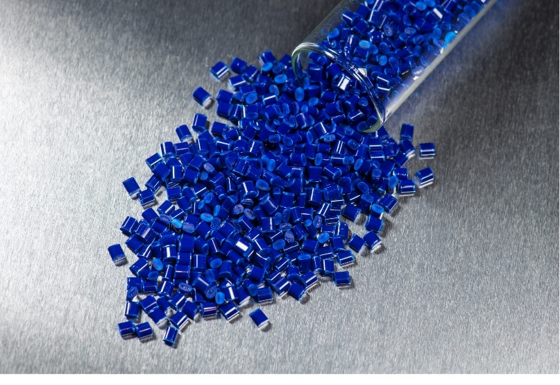 Termoplastik berwarna biru – Canva Studio