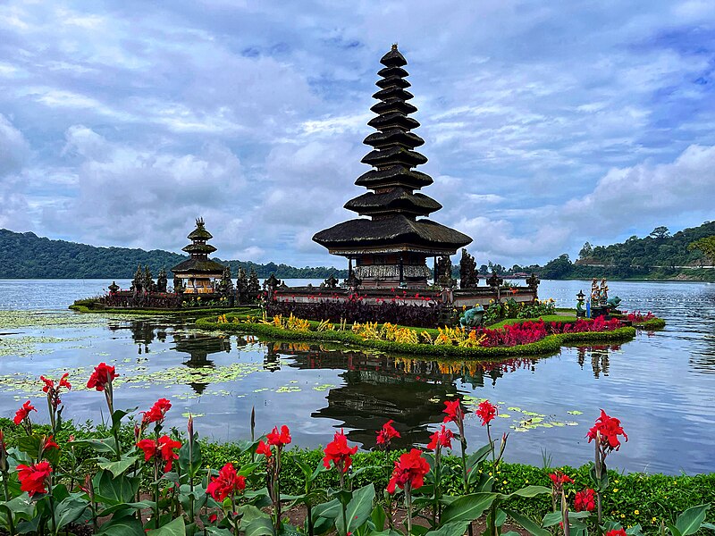 Pura Ulun Danu Bratan, Bali – Wikipedia.com